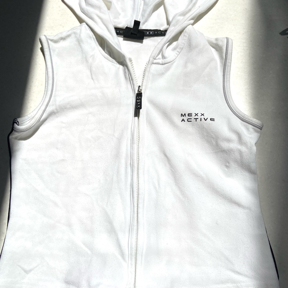 Hooded, zip up, sleeveless shirt☁️